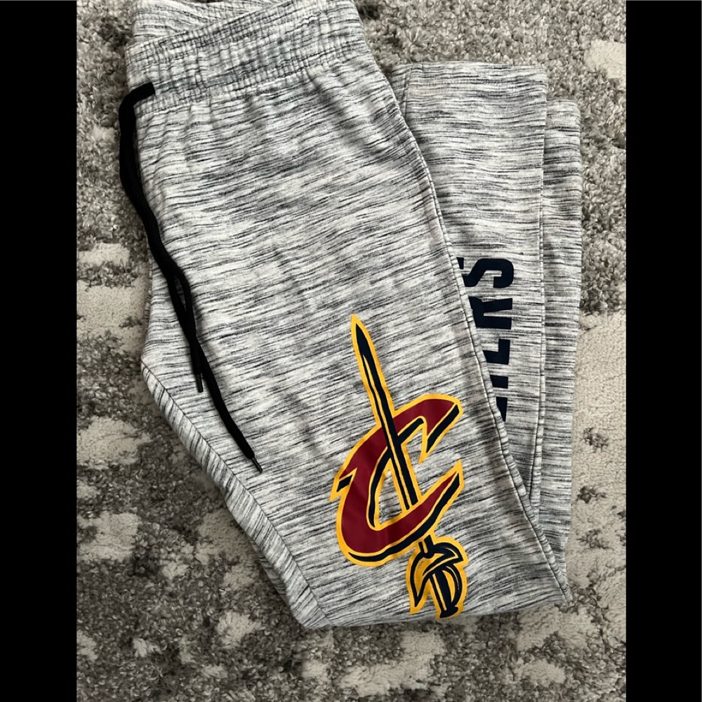 New with tags Cleveland Cavs joggers size small
